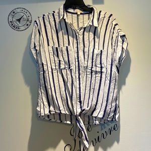 Buttoned shirt Brand K.I.T Color- white with blue stripes and pockets Size L